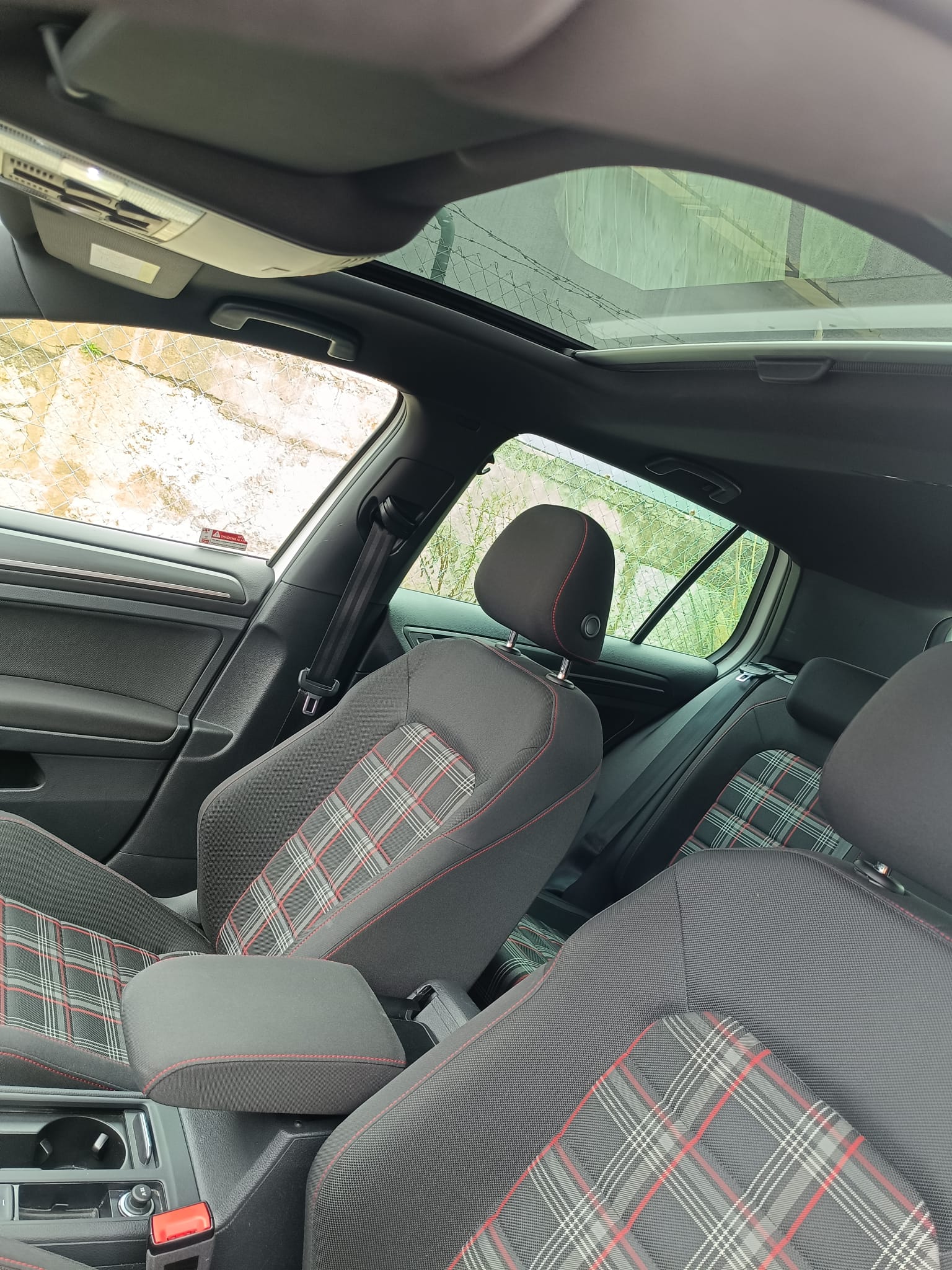 
								Volkswagen Golf VII GTI 245 CV – Blanco Puro, Full Extras full									