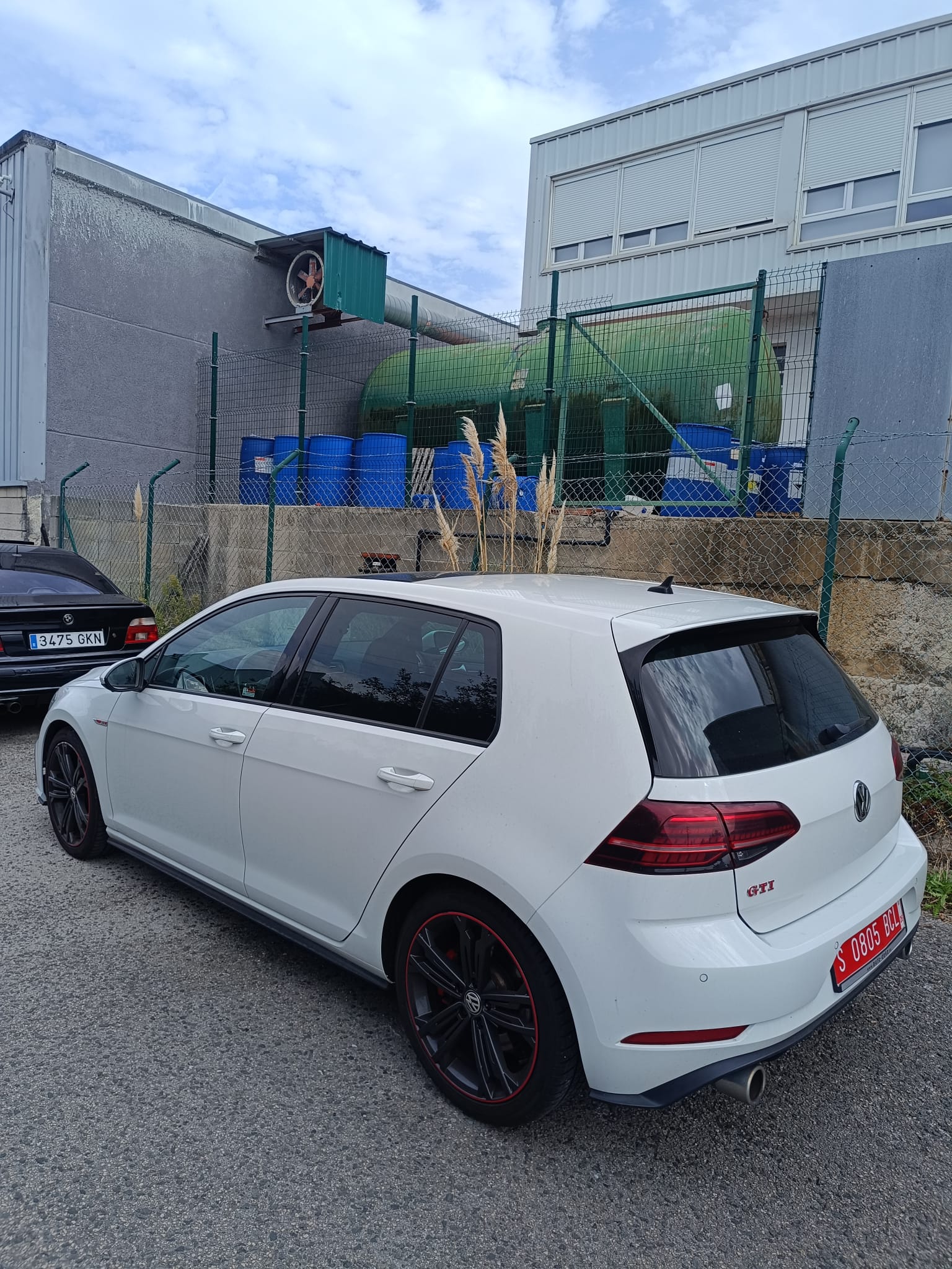 
								Volkswagen Golf VII GTI 245 CV – Blanco Puro, Full Extras full									