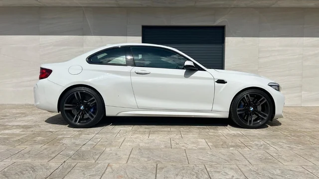 
								BMW M2 Competition full									