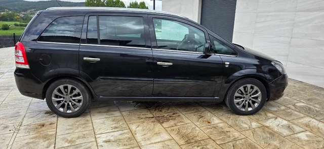 
								Opel Zafira 1.9 cdti full									
