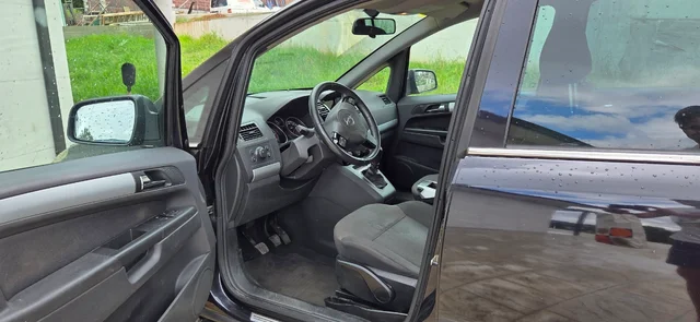 
								Opel Zafira 1.9 cdti full									